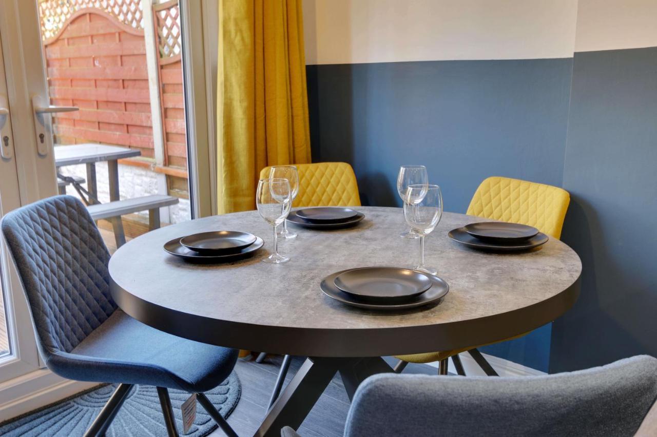 #Upmarket, Exceptional 4 Bed House, With Free Parking, Close To Amenities And Supermarkets Sheffield Extérieur photo