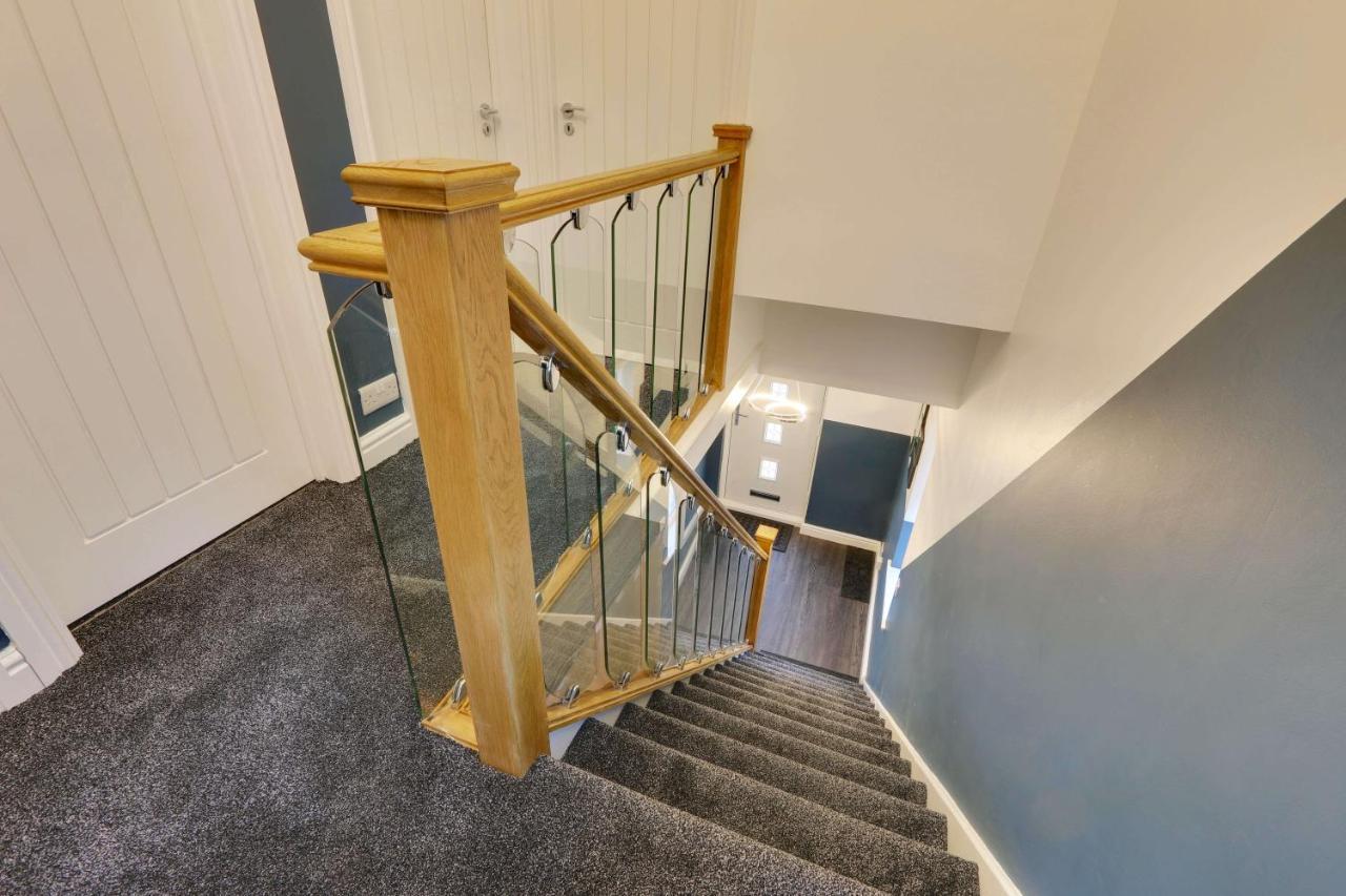 #Upmarket, Exceptional 4 Bed House, With Free Parking, Close To Amenities And Supermarkets Sheffield Extérieur photo
